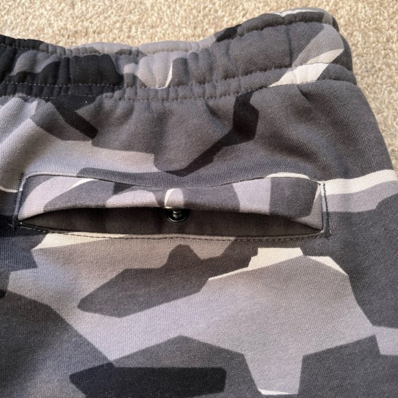 Mens Nike Sportswear Club Camo Joggers Large Like NEW - Picture 8 of 13
